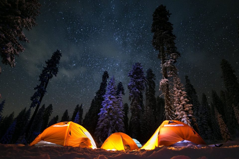 camping-under-starry-night-960x640.jpg