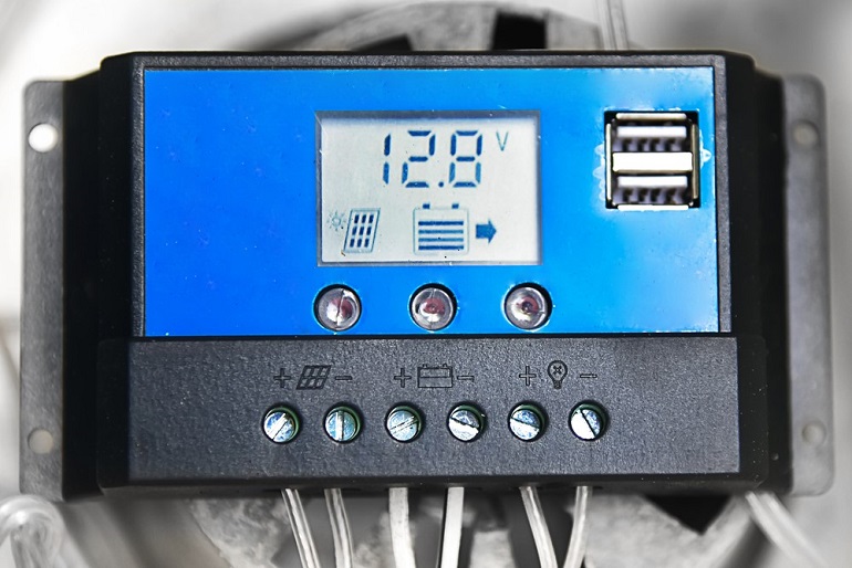 how-to-select-a-solar-charge-controller.jpg