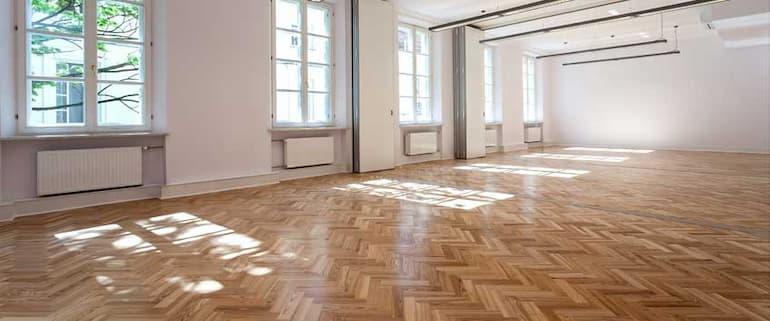 hardwood-flooring-and-commercial-settings