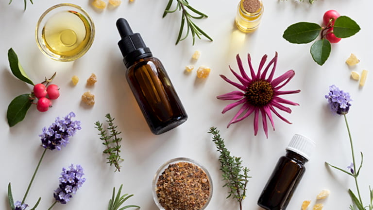 Essential-oils-for-relax