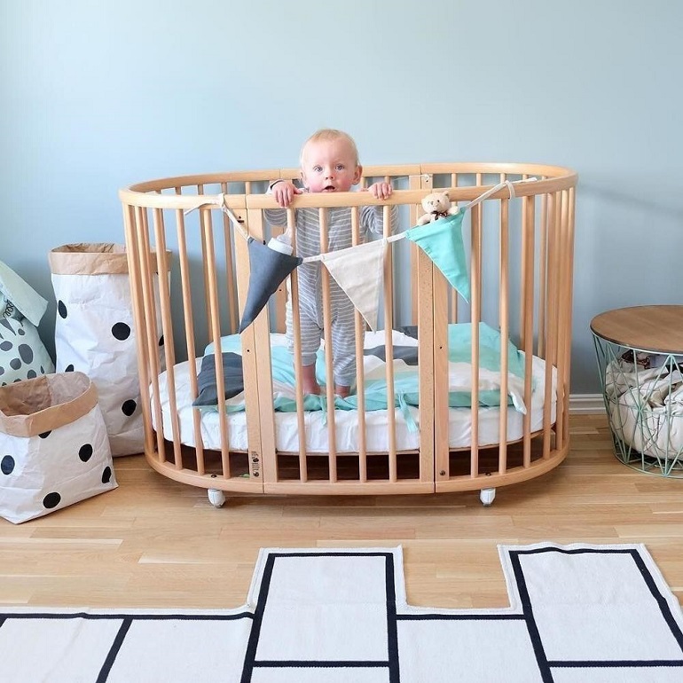 baby_co_sleeper_in_bed_featured.jpg