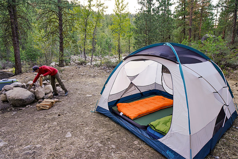 camp-set-ut-in-a-woods.jpg
