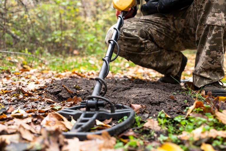 gold-detector-machine-with-high-sensitivity-minelab.jpg