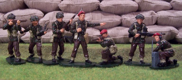 Airfix British Paras plastic toy soldiers