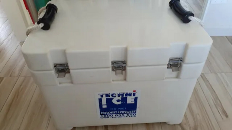 techni ice signature series icebox 60l cooler box