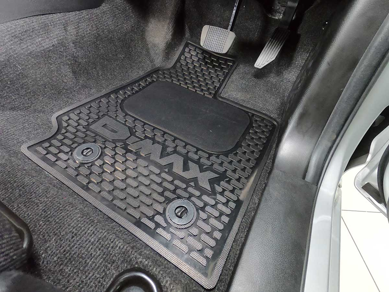 isuzu dmax floor mat