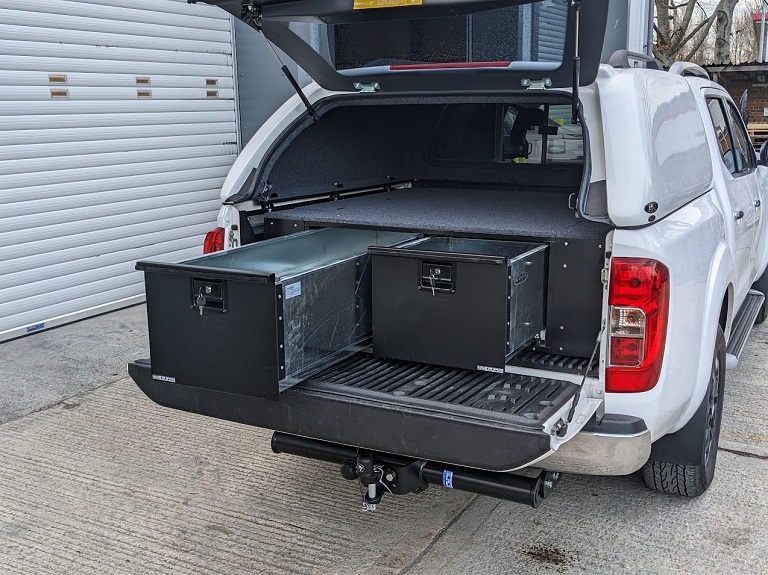 Tray on Nissan Navara D40