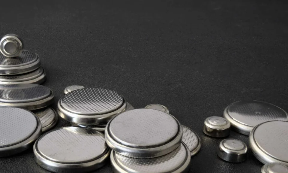 quality-and-reliable-button-battery-packs-960x576.webp